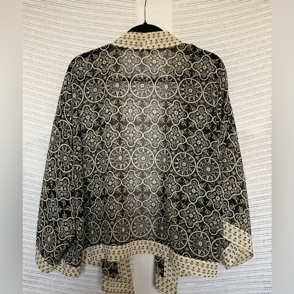 Coldwater Creek Black and Cream Cape with Intricate Design - Picture 2 of 4